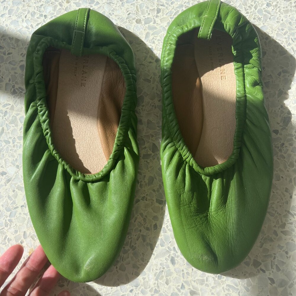 Everlane The Scrunch Flat in Basil Green Size 7.5